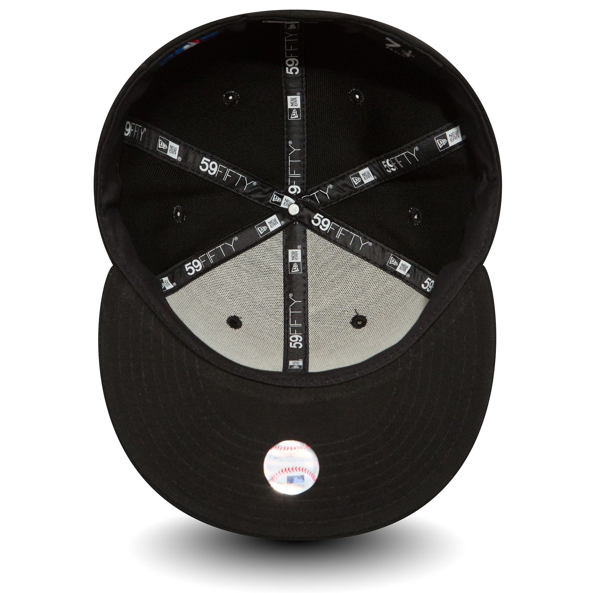 This is a New York Yankees Essential Black 59FIFTY Cap 3