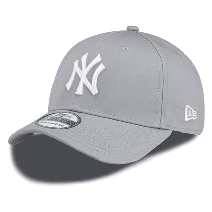 This is a New York Yankees Essential Grey 39THIRTY Cap 1