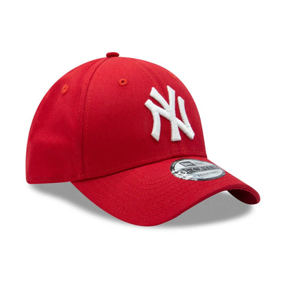 This is a New York Yankees Essential Red 9FORTY Cap 4