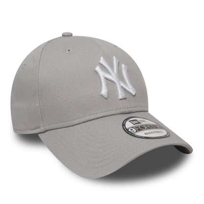 This is a New York Yankees Essential Grey 9FORTY Cap 3