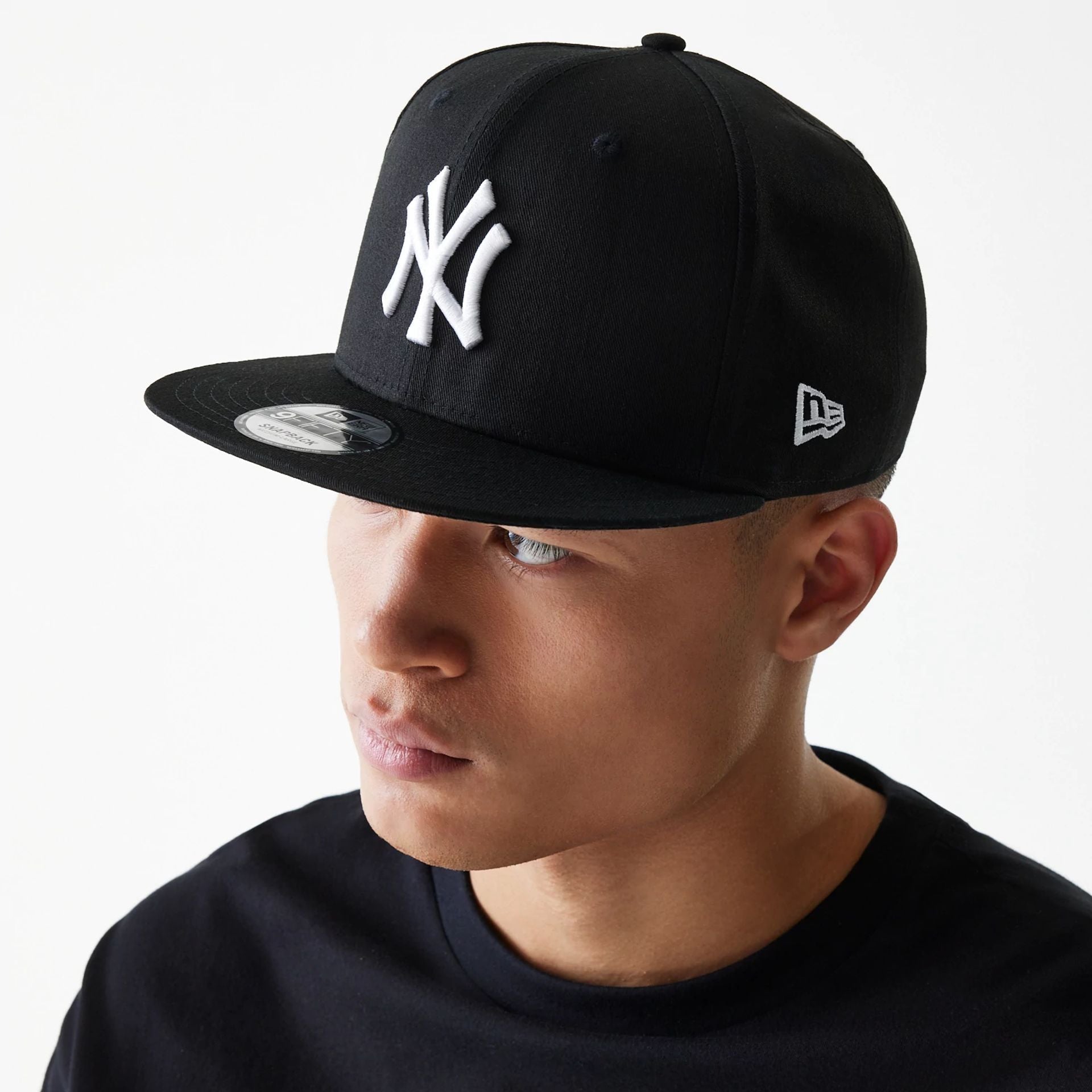 This is a New York Yankees Black 9FIFTY Cap 1