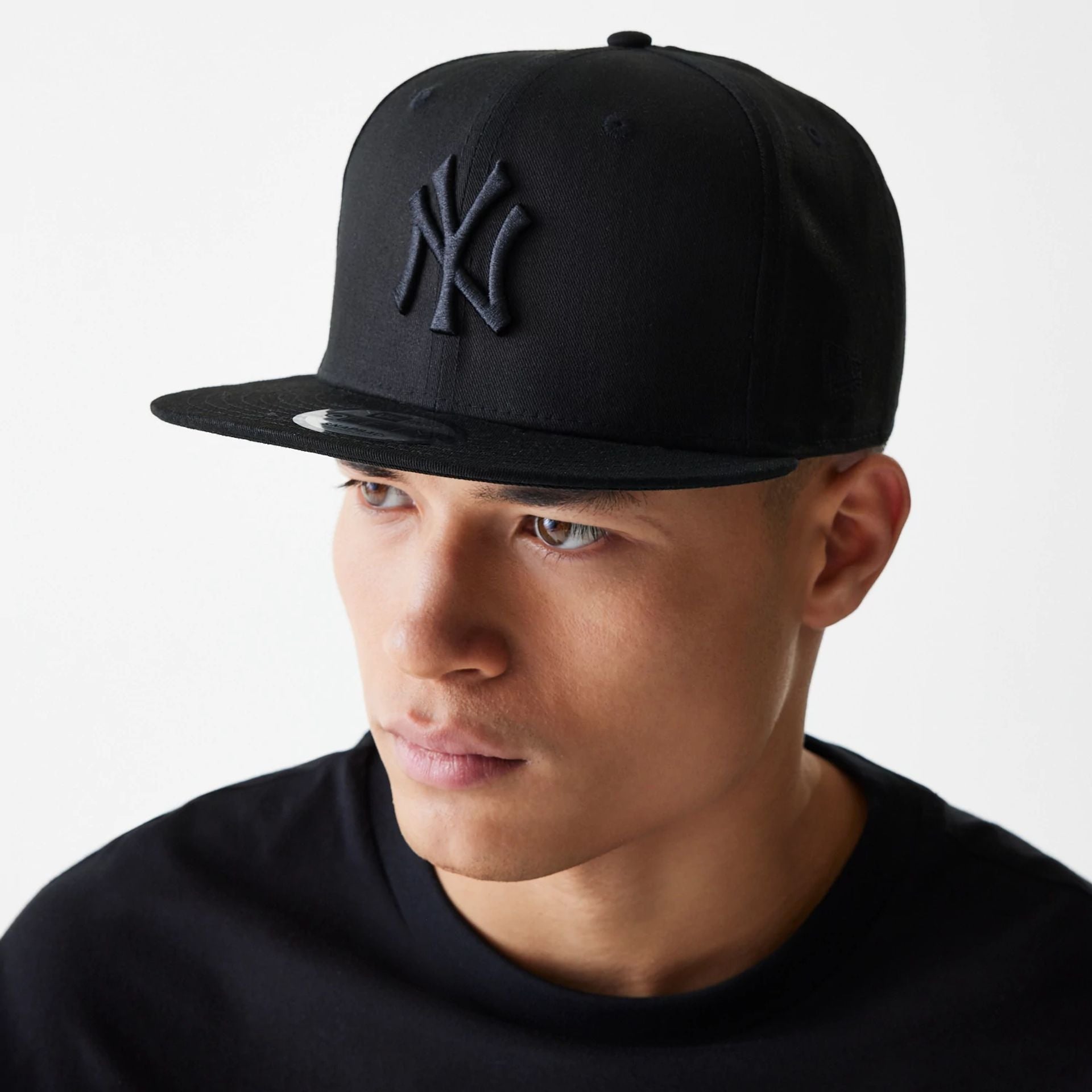 This is a New York Yankees Black On Black 9FIFTY Cap 1