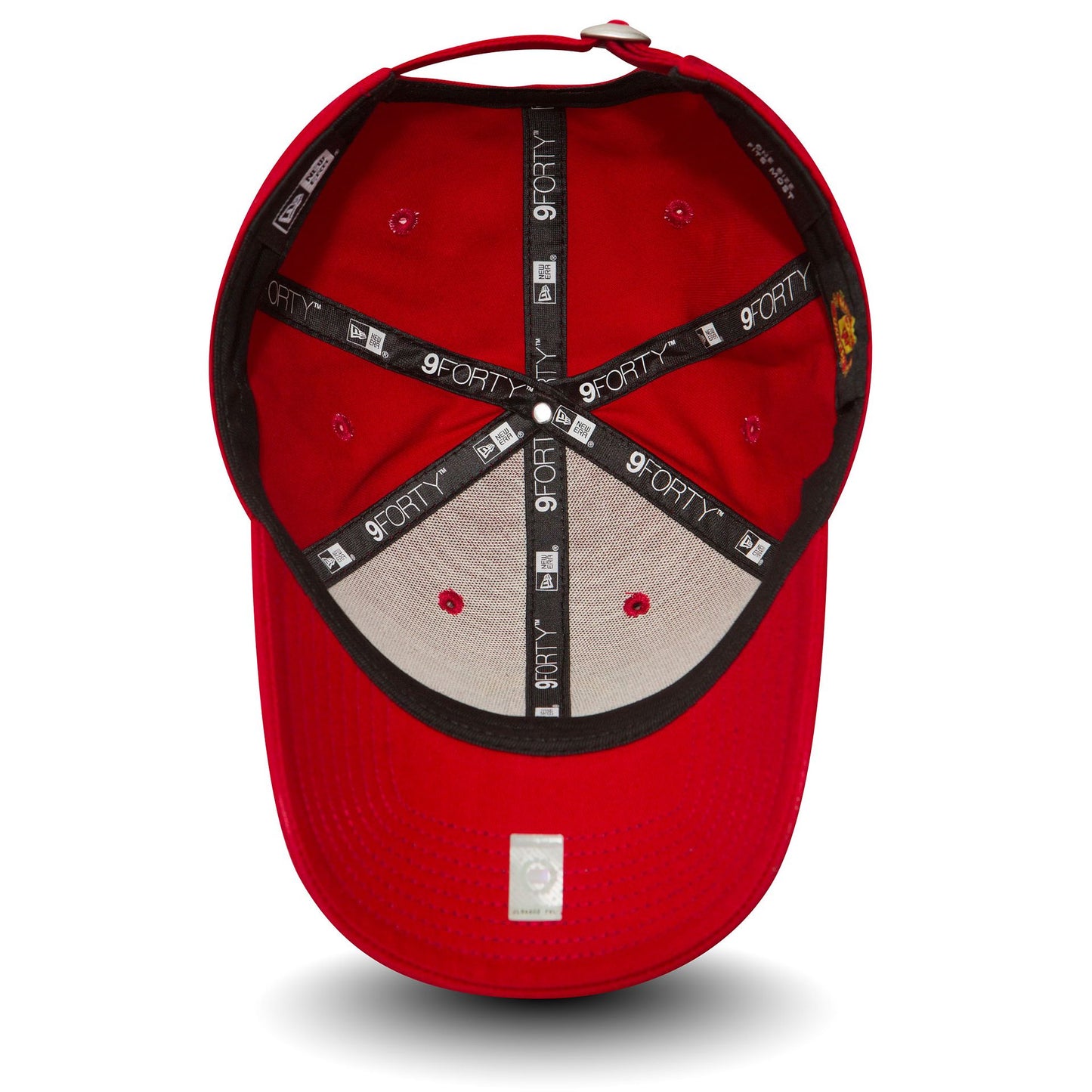 This is a Manchester United Essential Red 9FORTY Cap 2