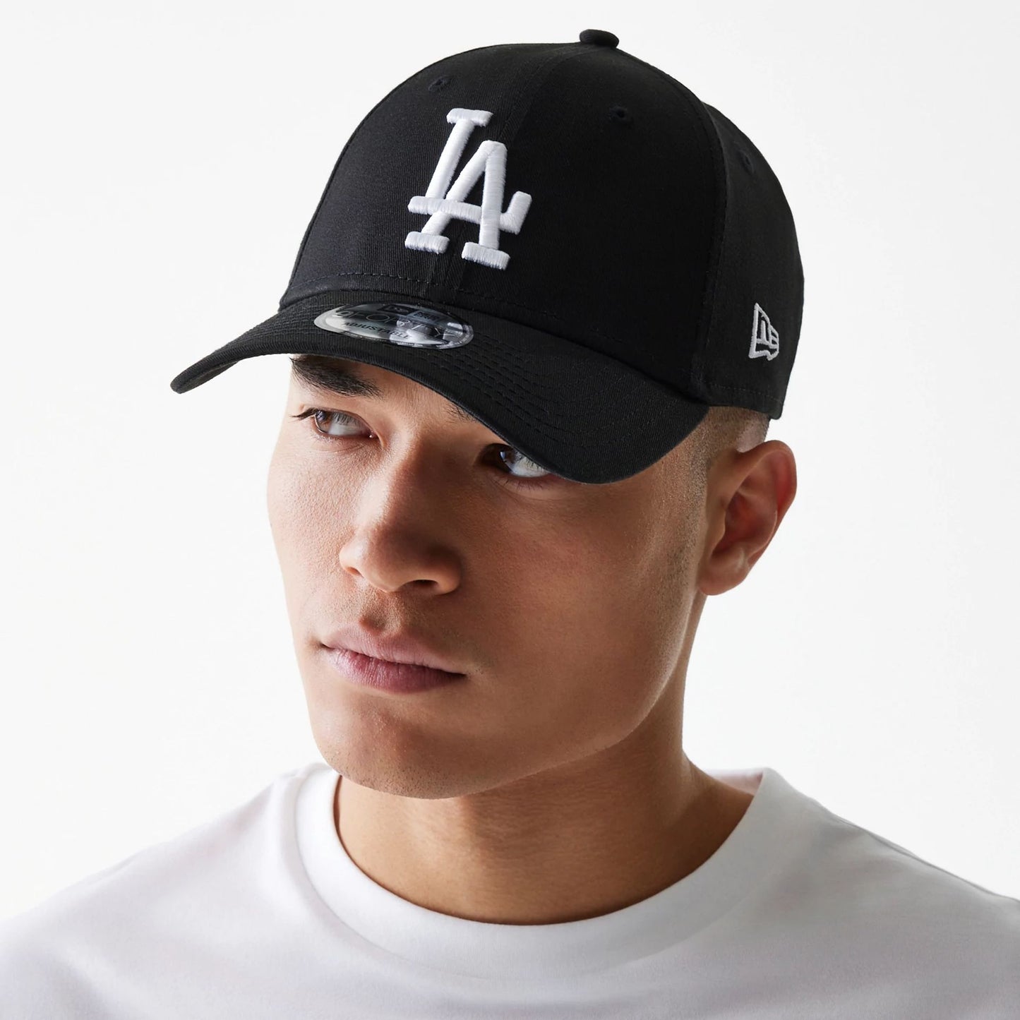 This is a LA Dodgers Essential Black 9FORTY Cap 1