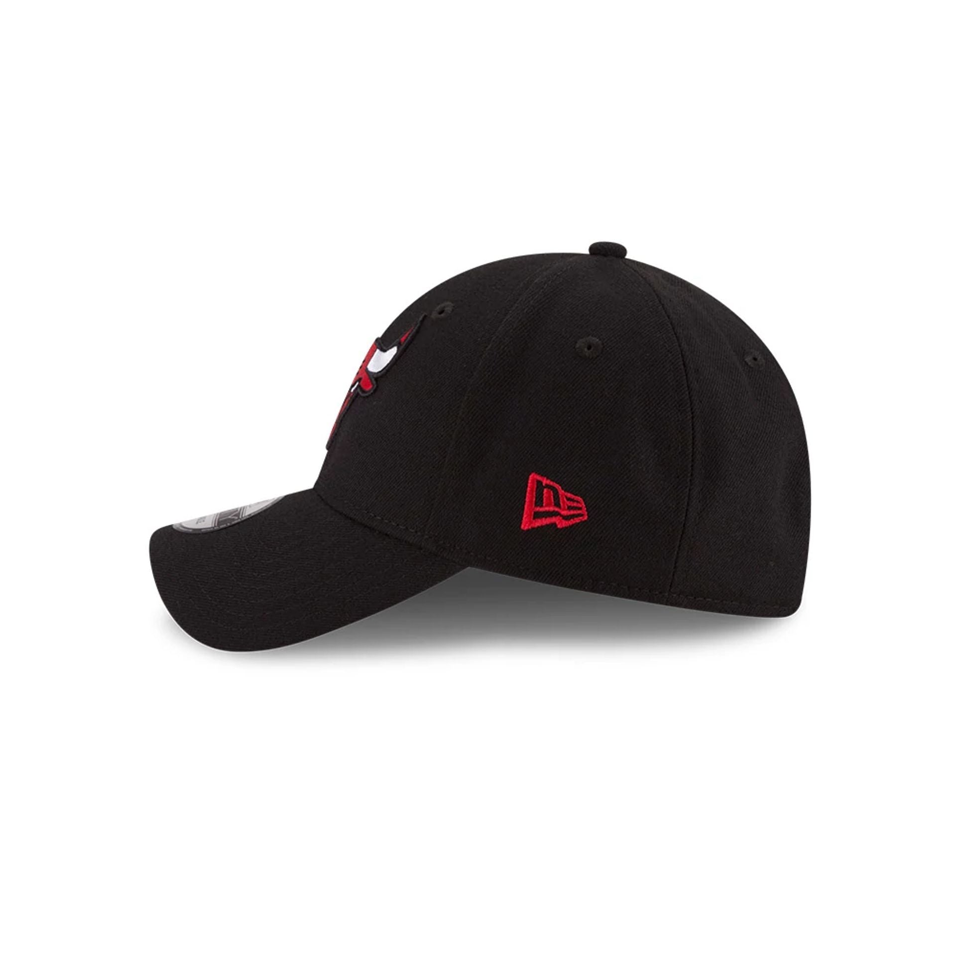 This is a Chicago Bulls The League Black 9FORTY Cap 4