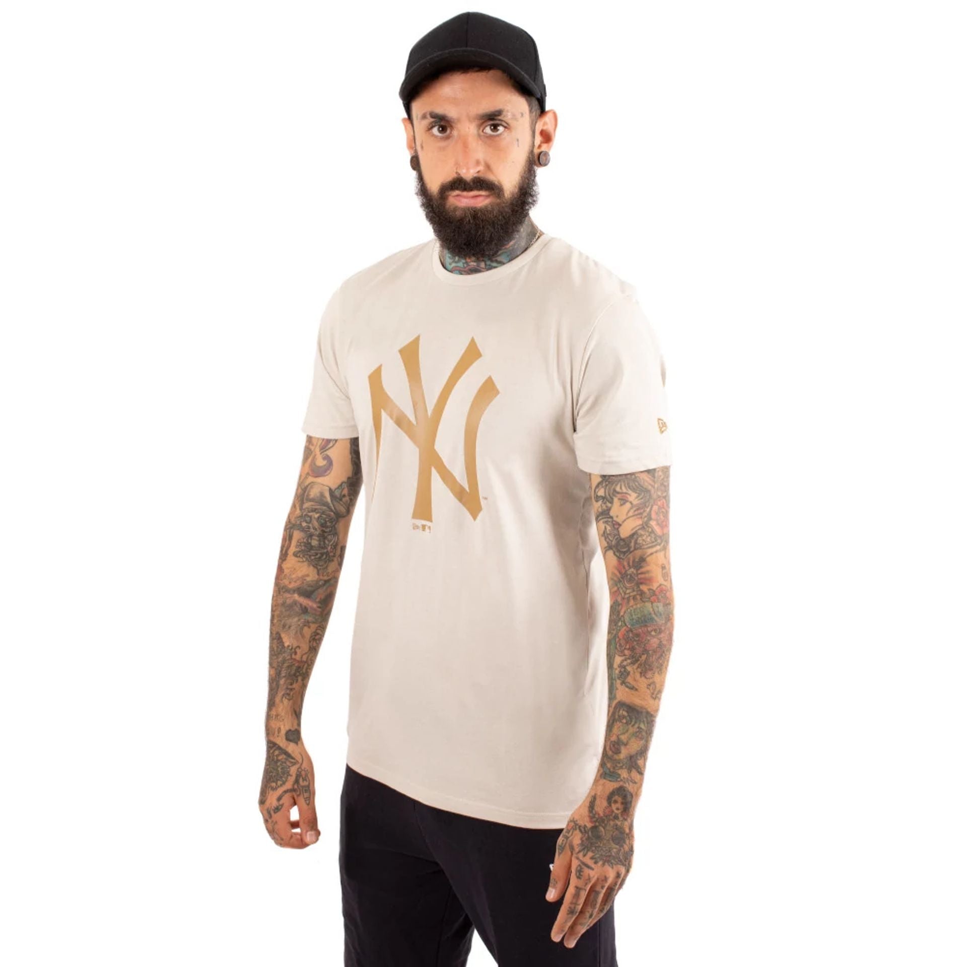 The Male model is wearing New York Yankees MLB Logo Stone T-Shirt 1