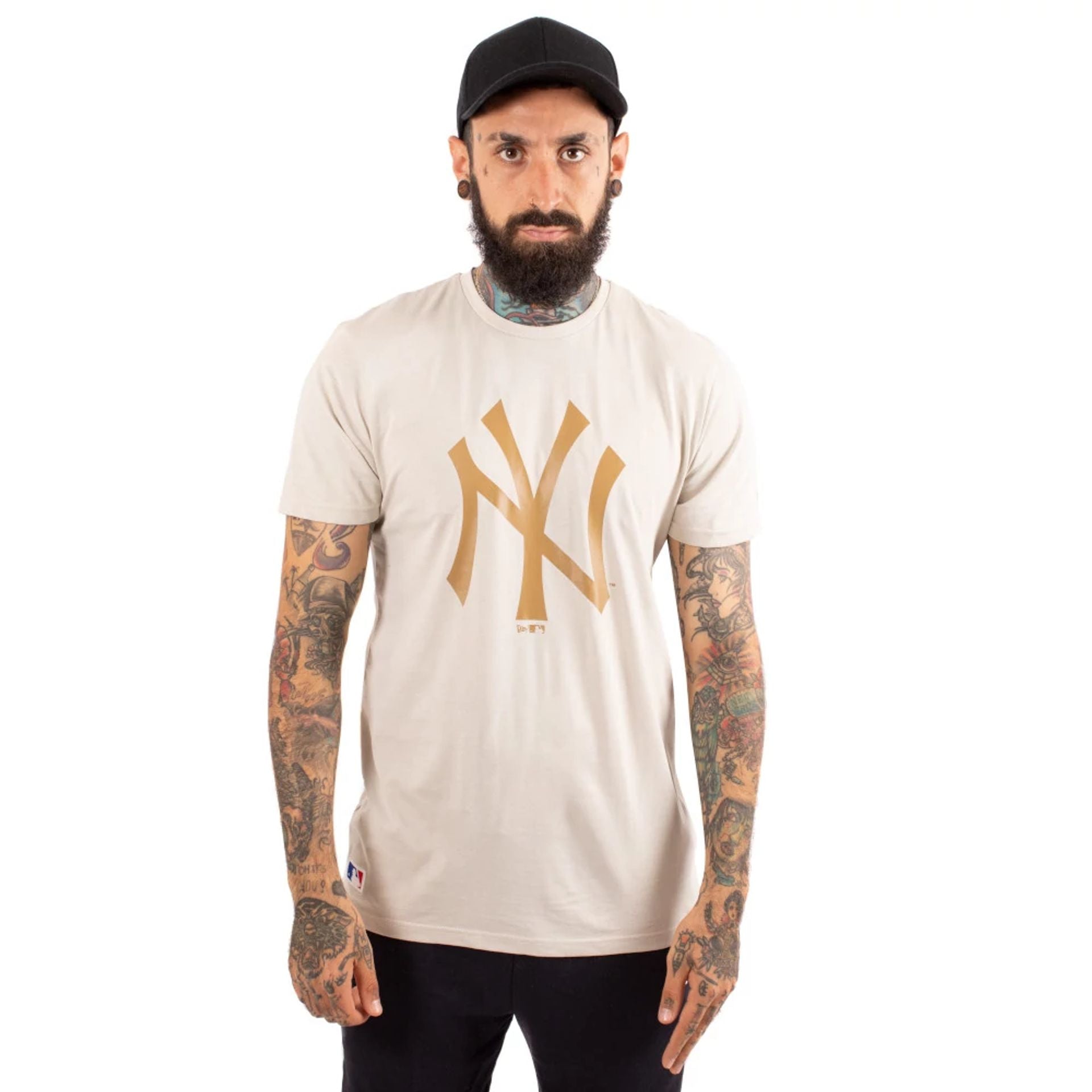 The Male model is wearing New York Yankees MLB Logo Stone T-Shirt 2