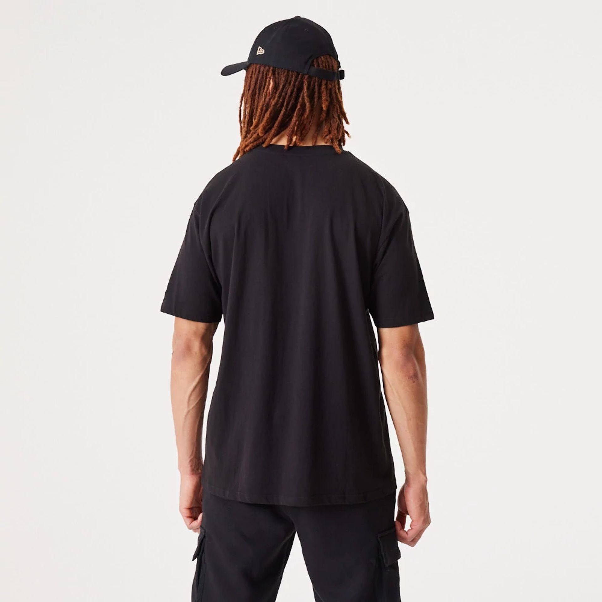 The Male model is wearing New York Yankees Essentials Oversized Black T-Shirt 3