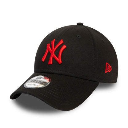 This is a New York Yankees Essential Logo Black 9FORTY Cap 1