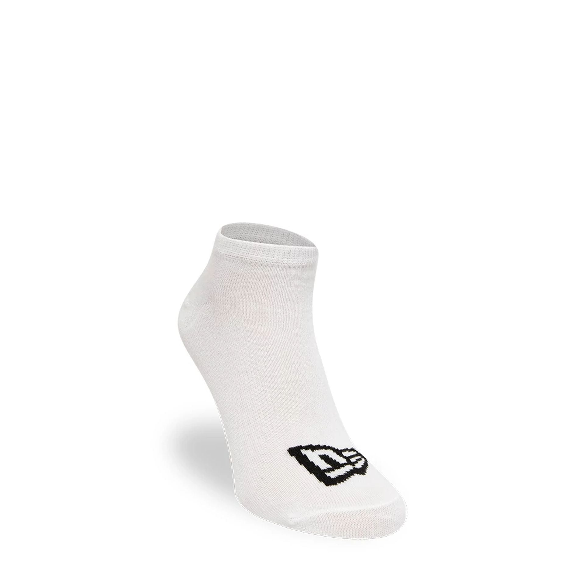 This is a New Era Flag Sneaker 3 Pack White Socks 2