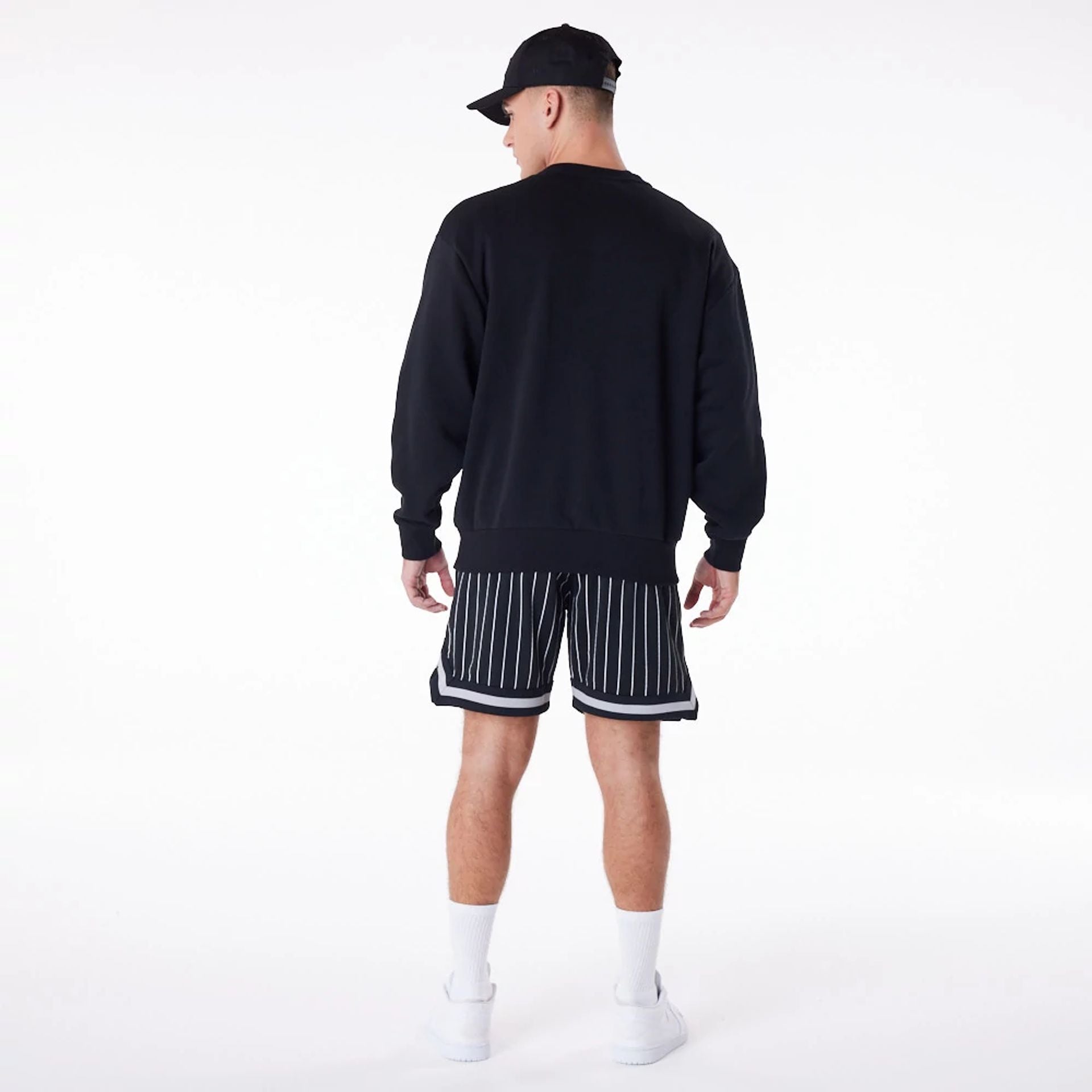 The Male model is wearing New York Yankees New Era Australia Black Oversized Sweater 8