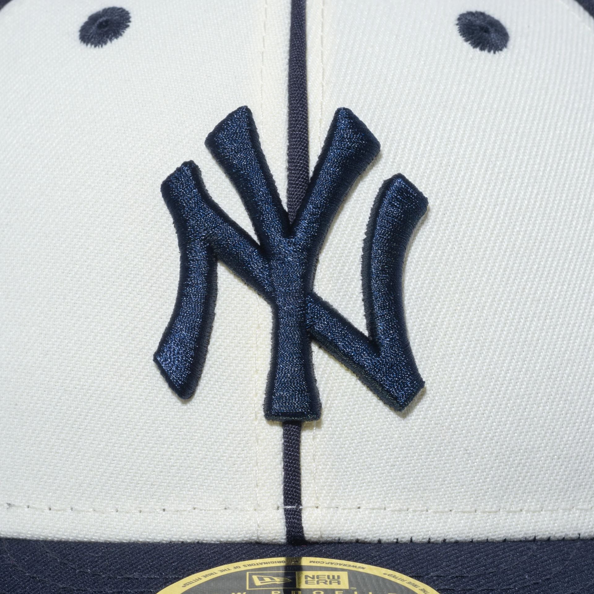 This is a New York Yankees Japan MLB Piping White Low Profile 59FIFTY Fitted Cap 4