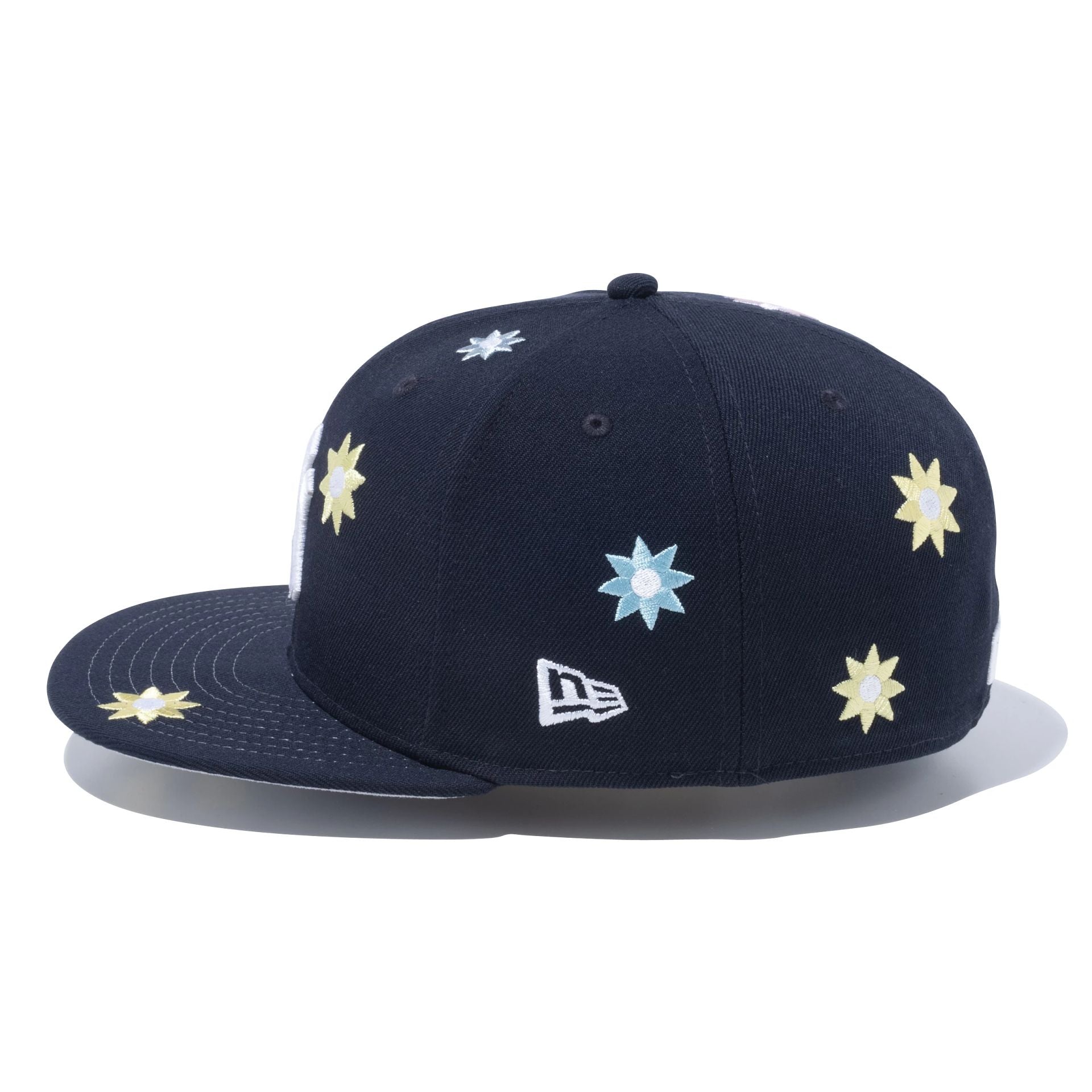 This is a New York Yankees Flower Embroidery New Era Japan Navy 59FIFTY Fitted Cap 5