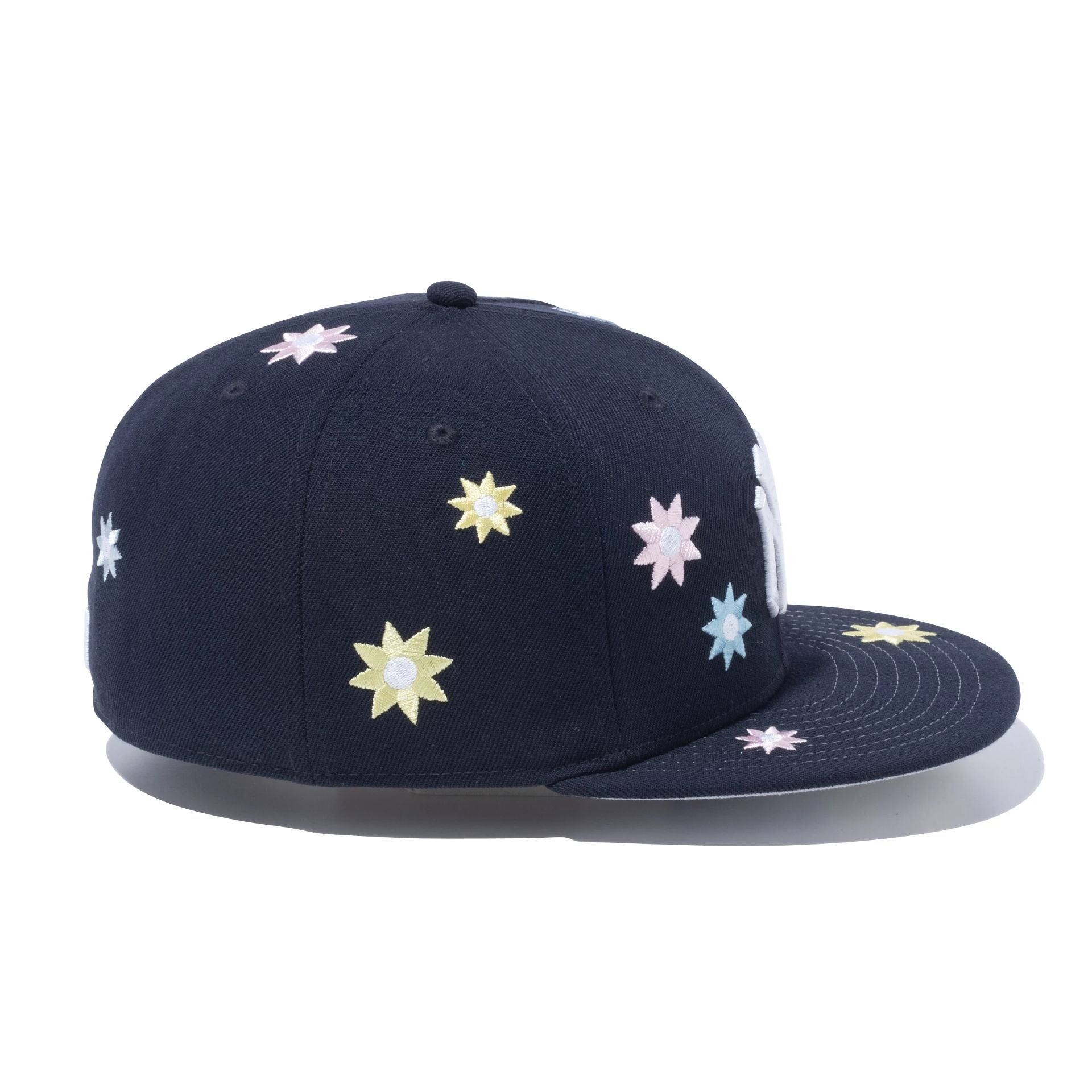 This is a New York Yankees Flower Embroidery New Era Japan Navy 59FIFTY Fitted Cap 6