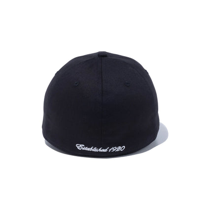 This is a New Era Japan Classic Logo Black 39THIRTY Stretch Fit Cap 4