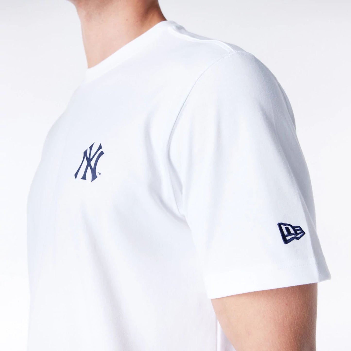 The Male model is wearing New York Yankees MLB Flower New Era Korea White T-Shirt 3