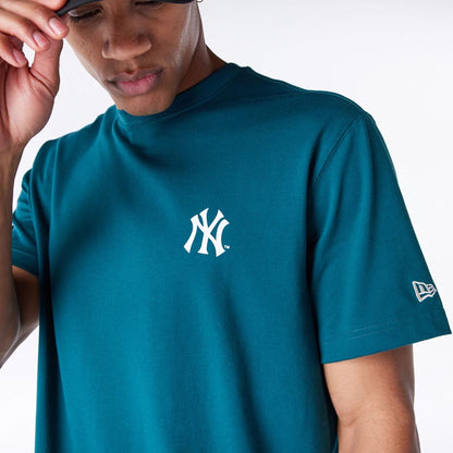 The Male model is wearing New York Yankees MLB Flower New Era Korea Dark Green T-Shirt 3