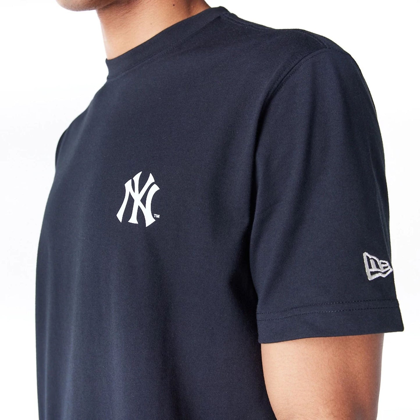 The Male model is wearing New York Yankees MLB Flower New Era Korea Black T-Shirt 3