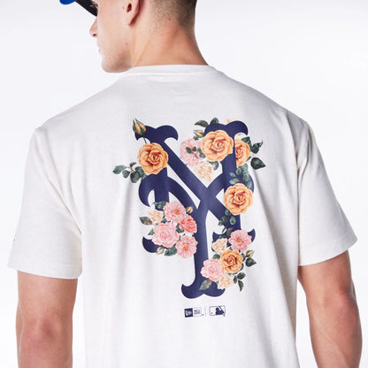 The Male model is wearing New York Mets MLB Flower New Era Korea White T-Shirt 8