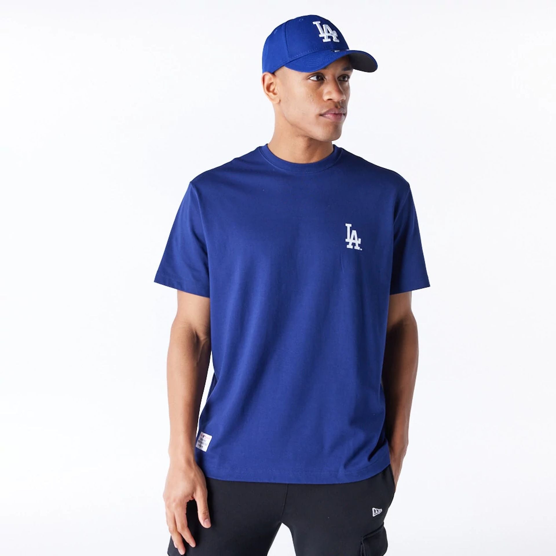 The Male model is wearing LA Dodgers MLB Flower New Era Korea Blue T-Shirt 2