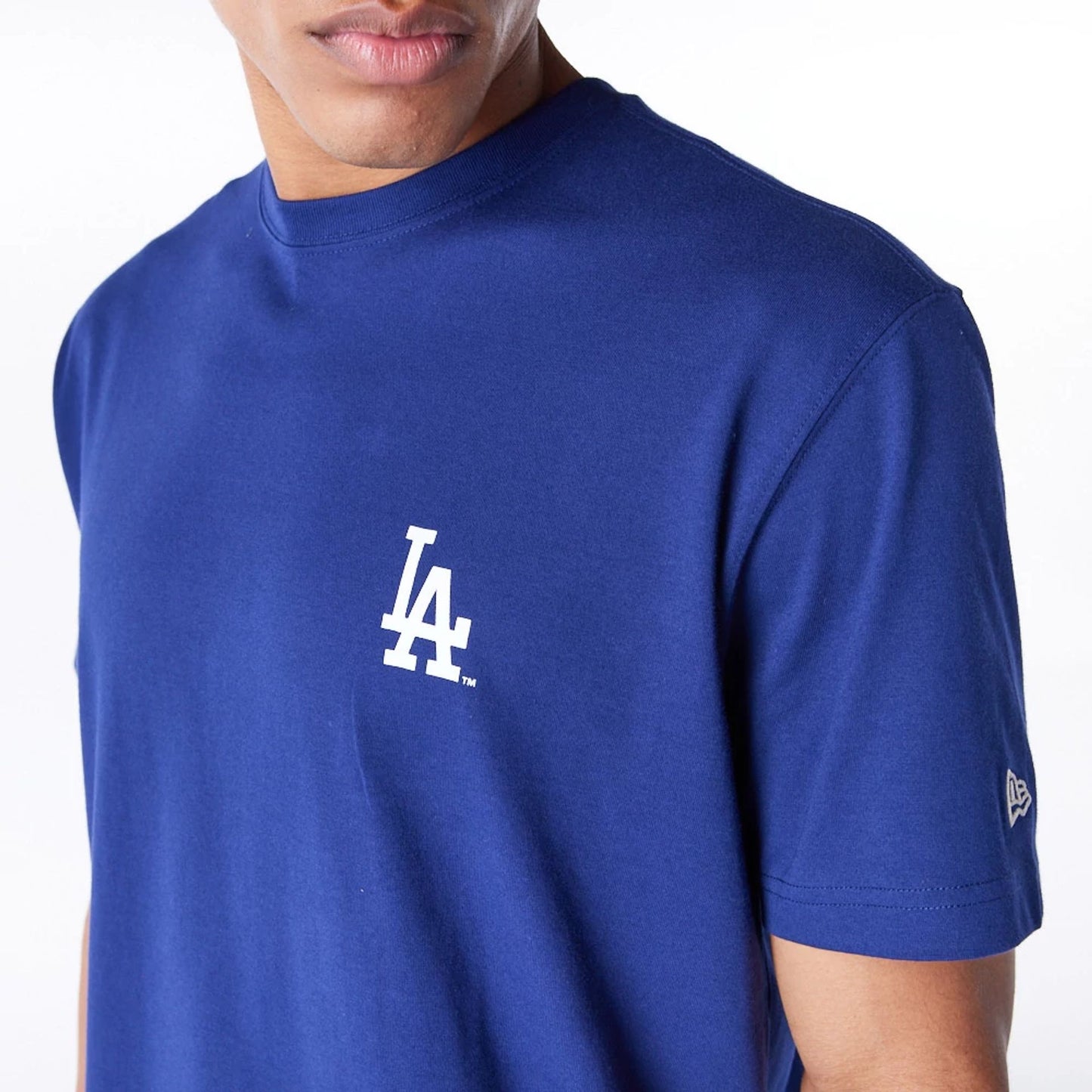 The Male model is wearing LA Dodgers MLB Flower New Era Korea Blue T-Shirt 6