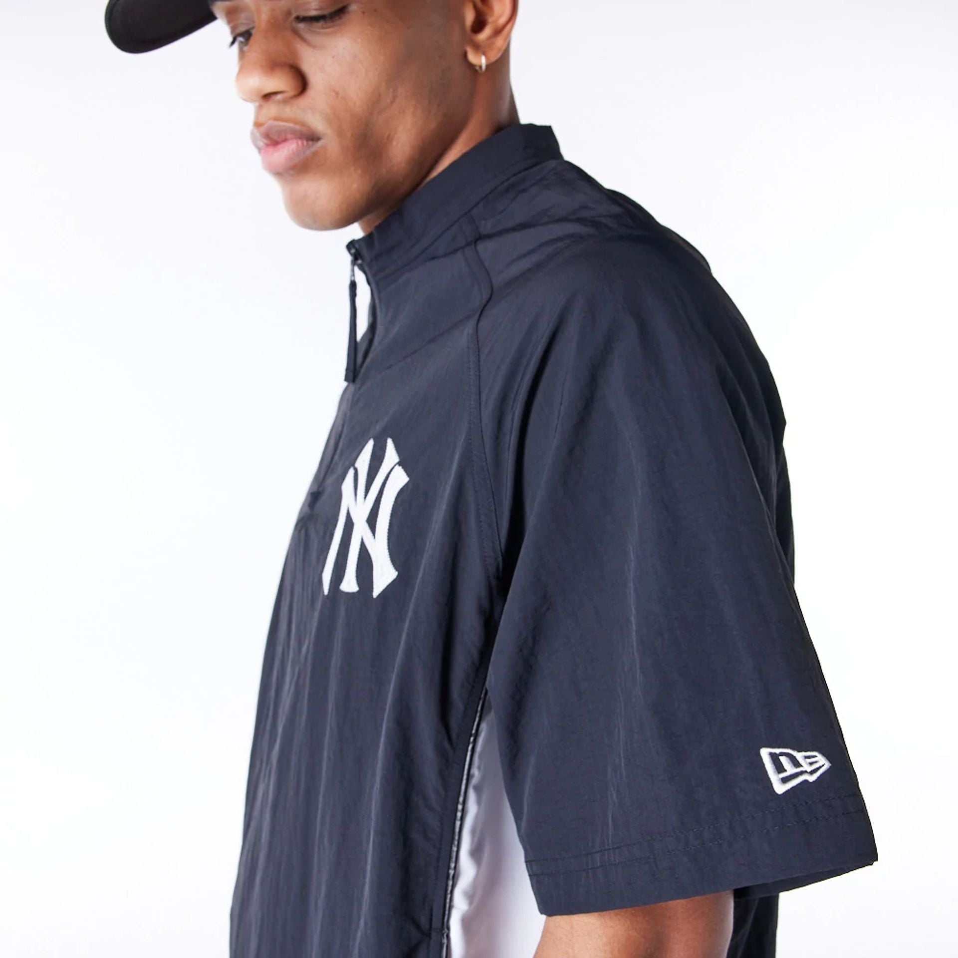 The Male model is wearing New Era Korea MLB New York Yankees Black Short Sleeve Anorak 8