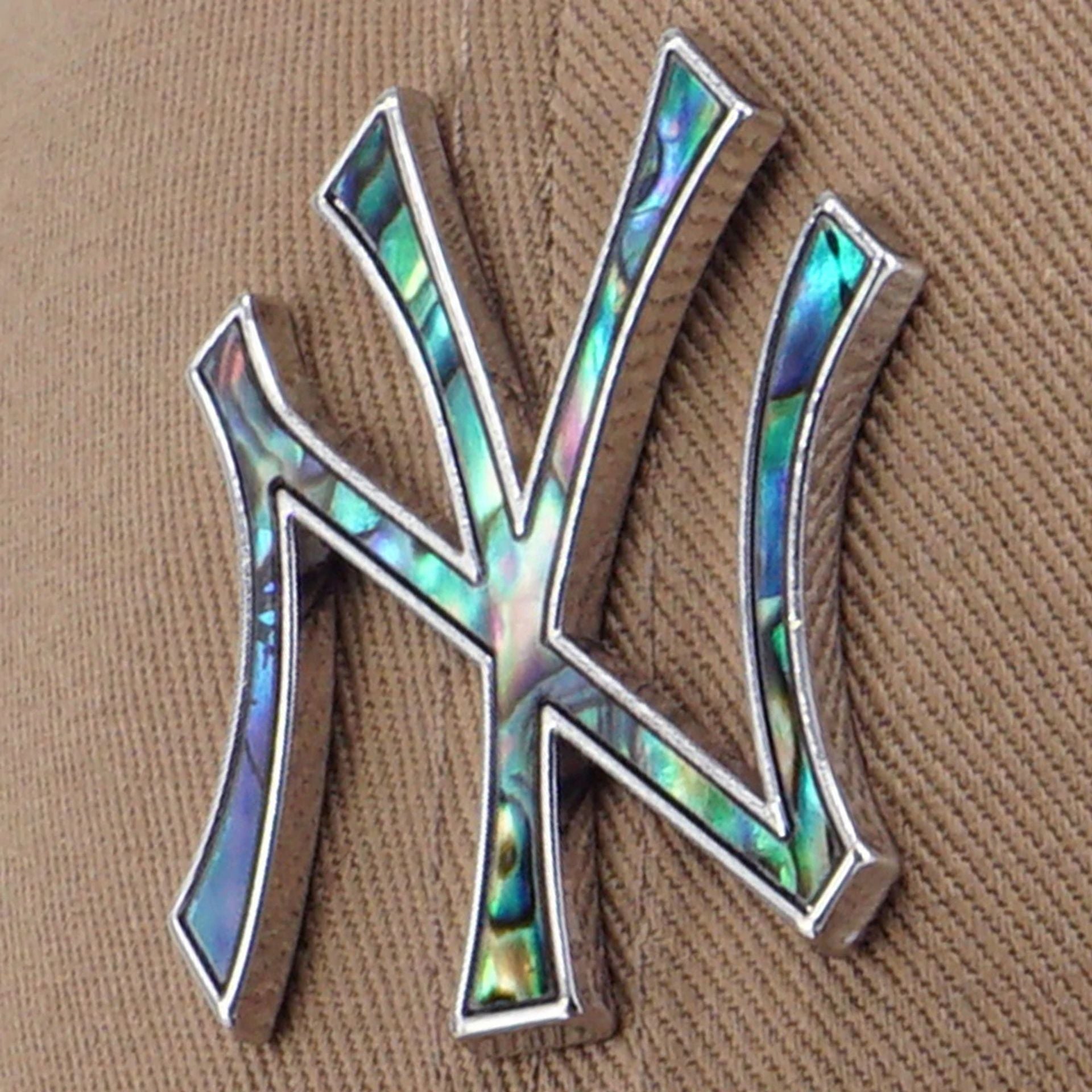 This is a New York Yankees Savor The Moment Dark Beige 9FORTY Adjustable Cap 3