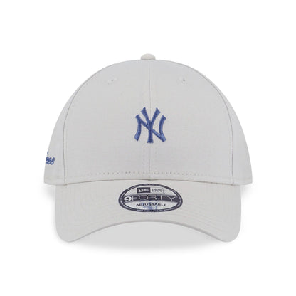 This is a New York Yankees Colour Era Grey 9FORTY Adjustable Cap 2