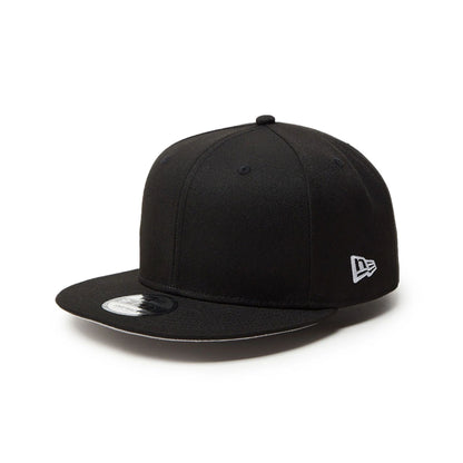 This is a New Era Japan Essential Script Chain Black 9FIFTY Snapback Cap 1