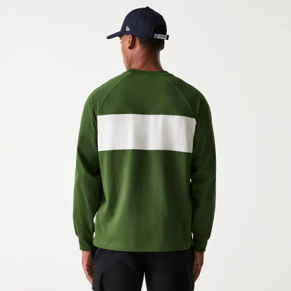 The Male model is wearing New York Yankees Korea Green Long Sleeve T-Shirt 2