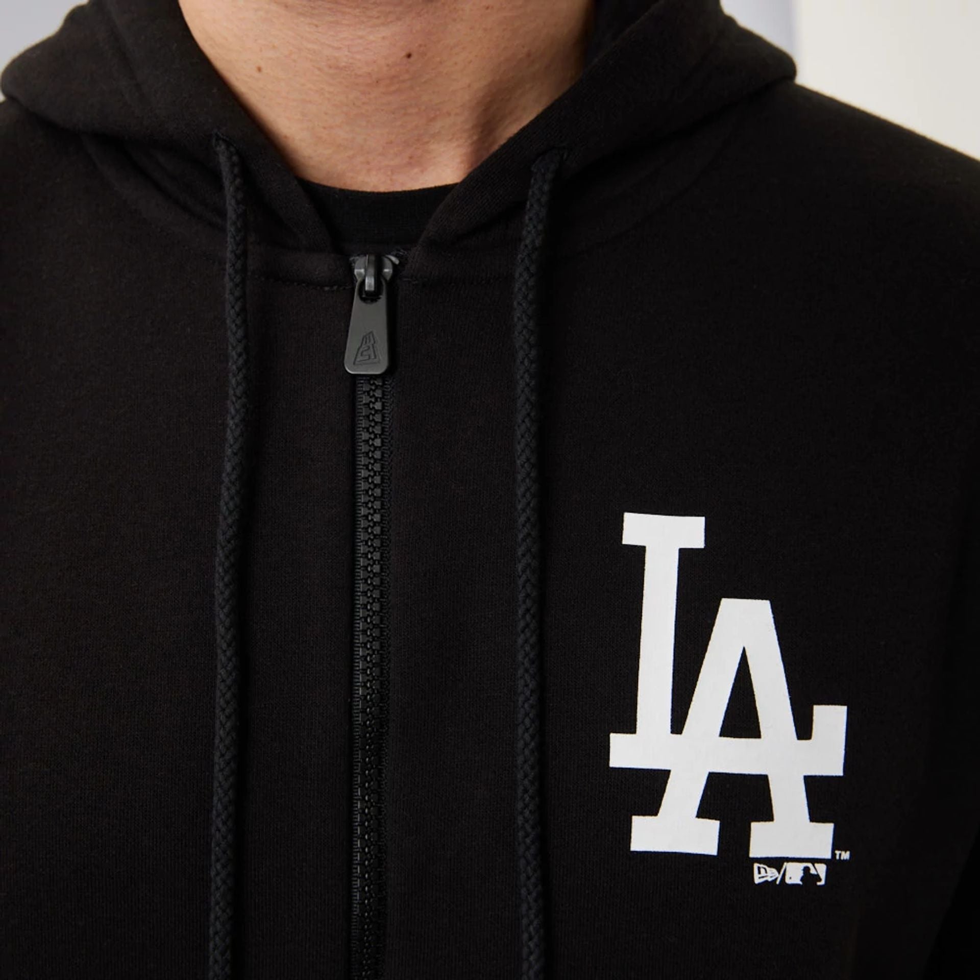 The Male model is wearing LA Dodgers MLB League Essential Black Full-Zip Hoodie 5