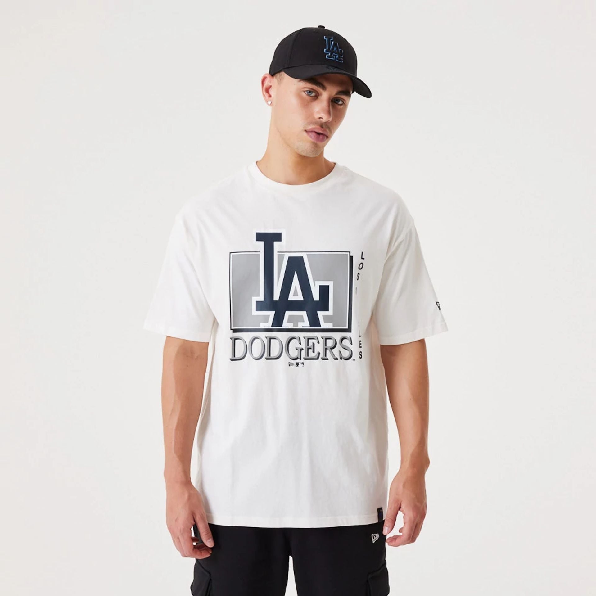 The Male model is wearing LA Dodgers MLB Team Wordmark White Oversized T-Shirt 1