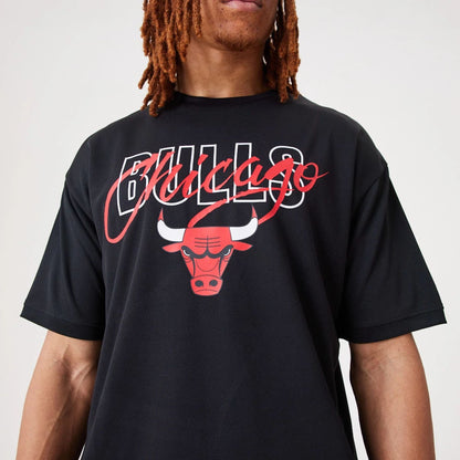 The Male model is wearing Chicago Bulls NBA Script Black Oversized T-Shirt 6