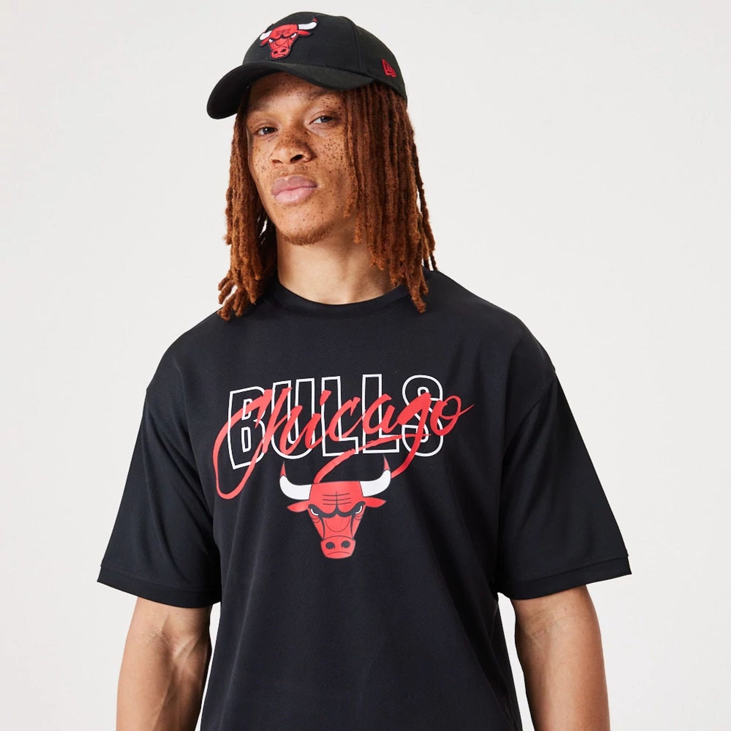 The Male model is wearing Chicago Bulls NBA Script Black Oversized T-Shirt 5