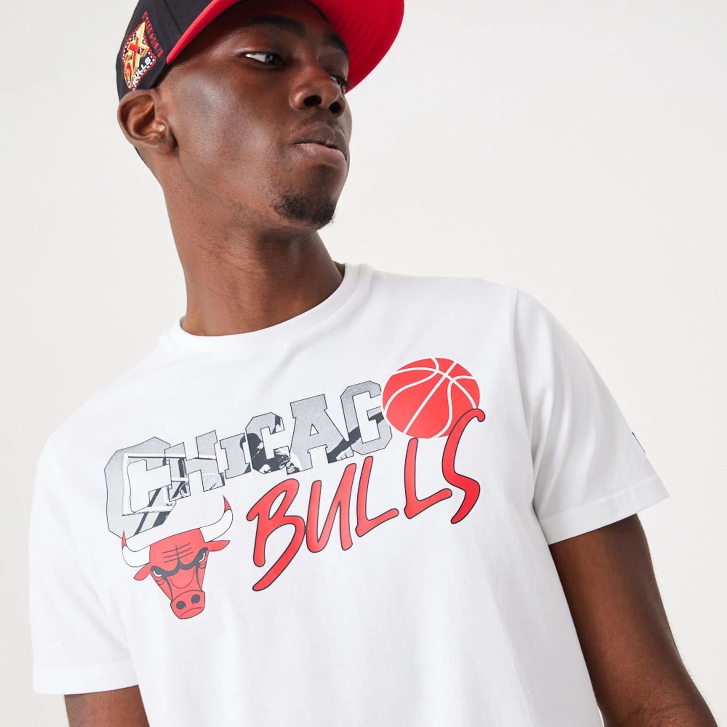 The Male model is wearing Chicago Bulls NBA Infill Graphic White T-Shirt 5