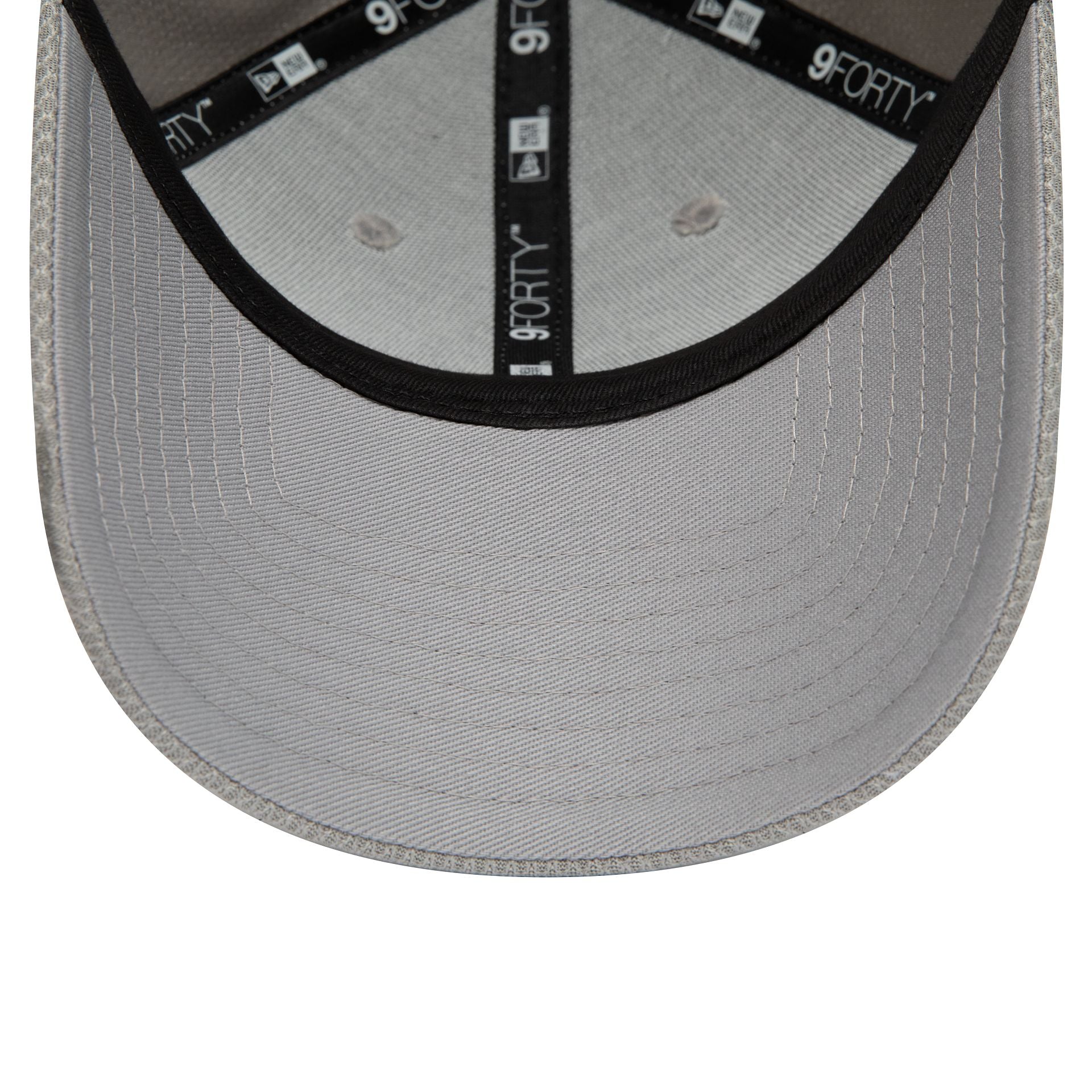 This is a New York Yankees Diamond Era Essential Grey 9FORTY Adjustable Cap 5