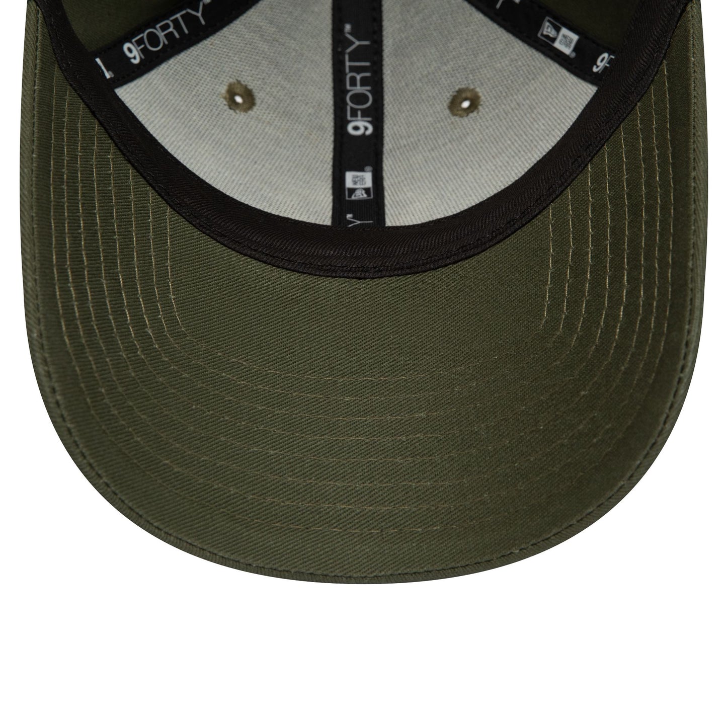 This is a New York Yankees Womens League Essential Green 9FORTY Adjustable Cap 5