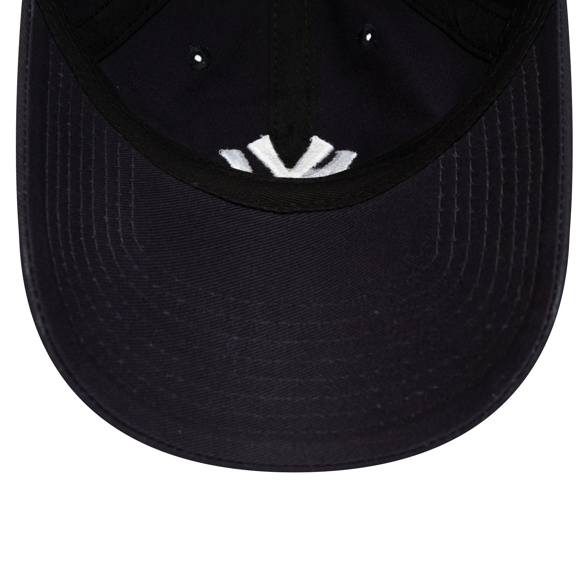 This is a New York Yankees League Essential Navy 9TWENTY Adjustable Cap 5