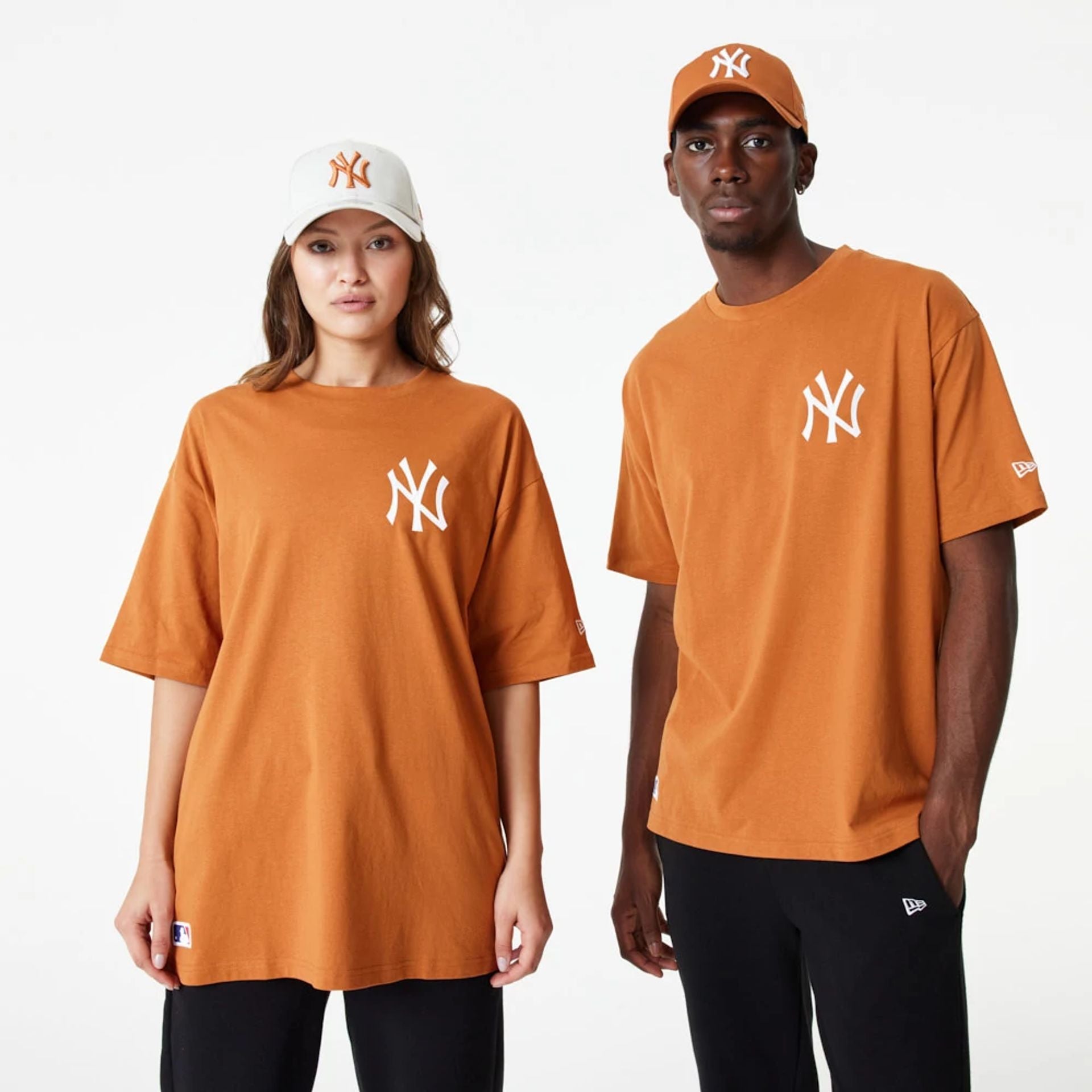 The Male model is wearing New York Yankees League Essential Orange Oversized T-Shirt 1