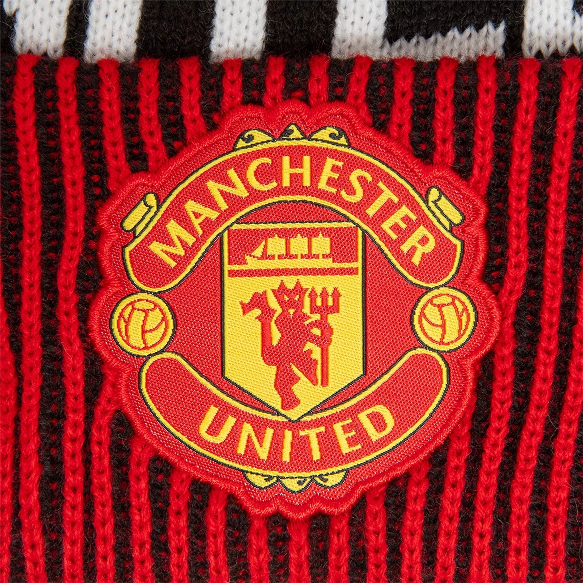 This is a Manchester United FC Red Bobble Knit Beanie Hat 2