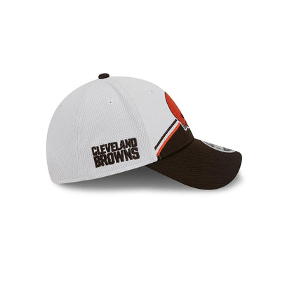 This is a Cleveland Browns NFL Sideline 2023 White 9FORTY Stretch Snap Cap 7