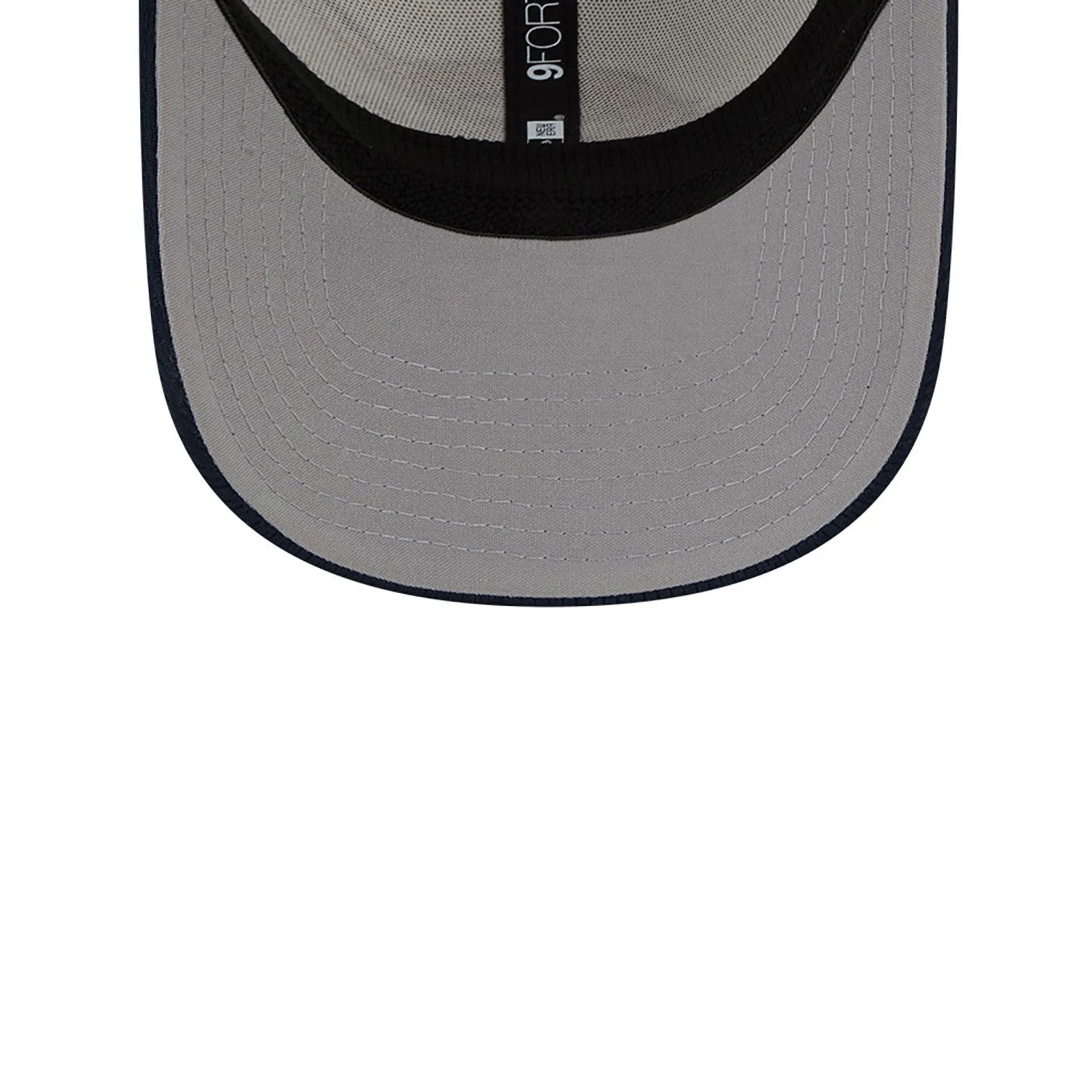 This is a Chicago Bears NFL Sideline 2023 White 9FORTY Stretch Snap Cap 2