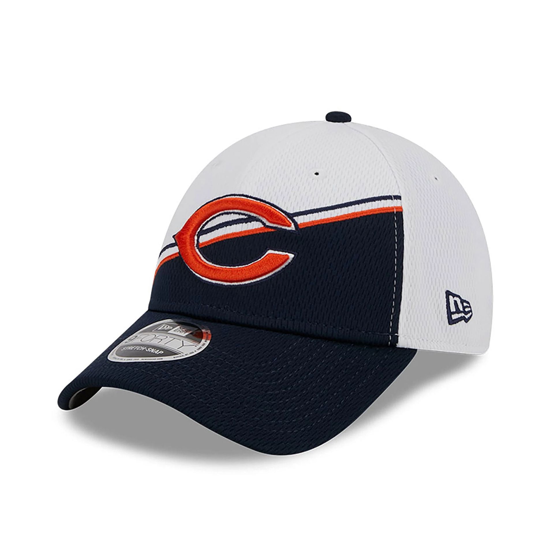 This is a Chicago Bears NFL Sideline 2023 White 9FORTY Stretch Snap Cap 1