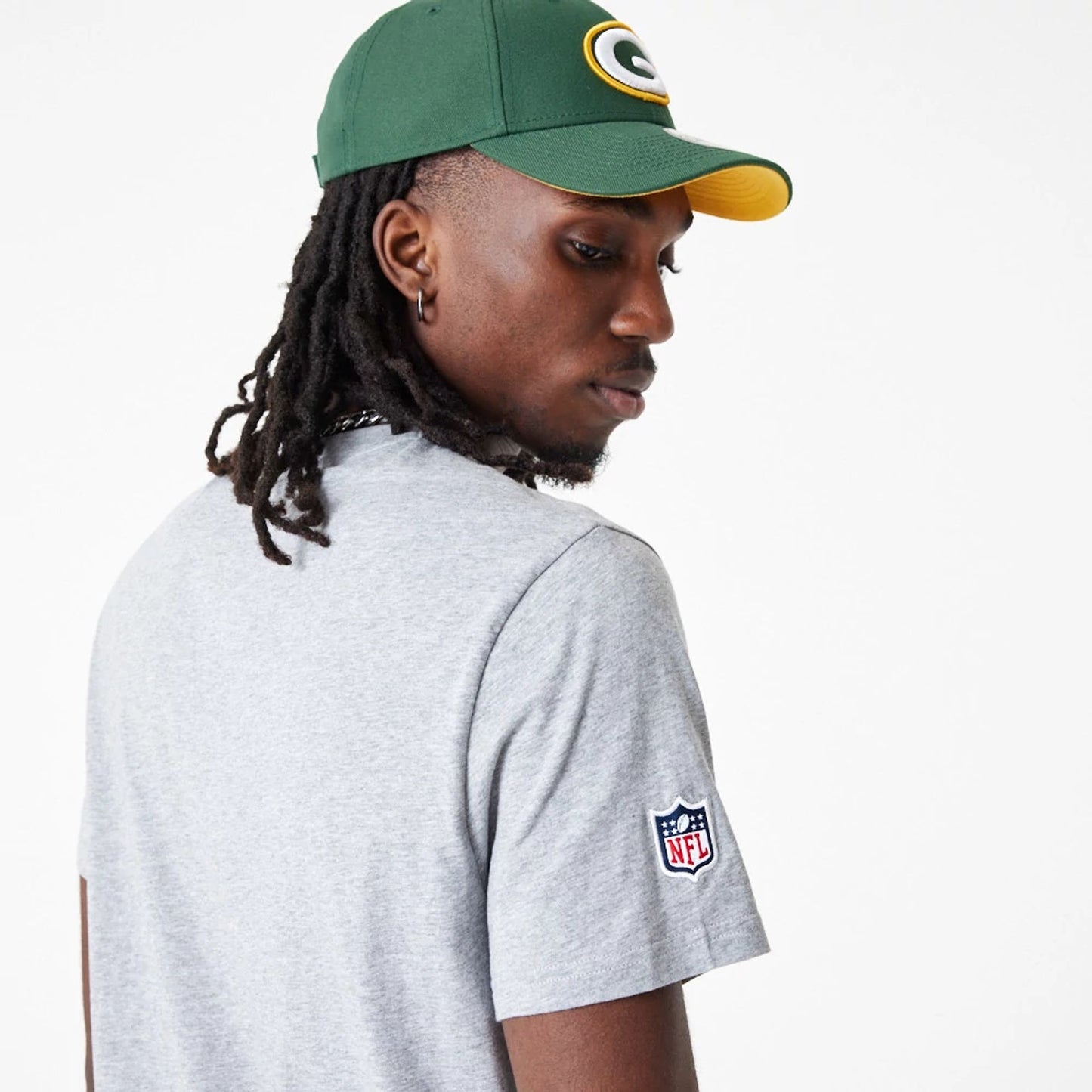 The Male model is wearing Green Bay Packers NFL Wordmark Grey T-Shirt 3