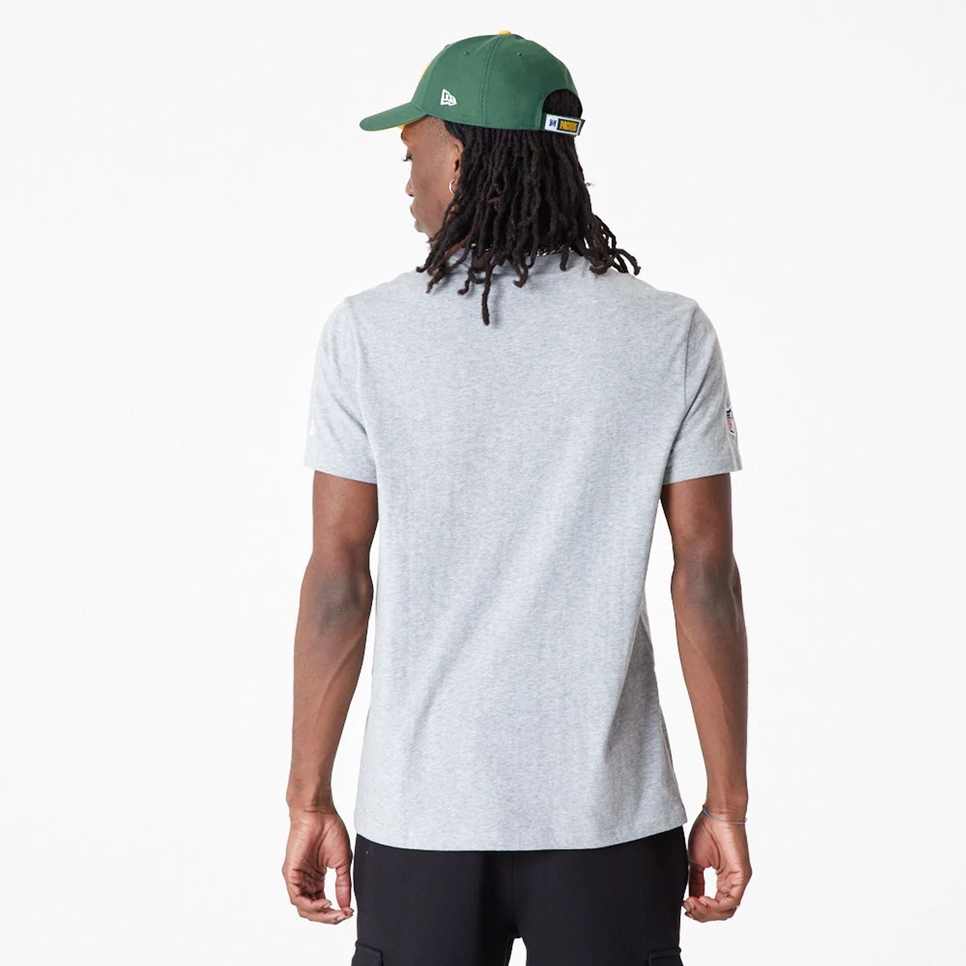 The Male model is wearing Green Bay Packers NFL Wordmark Grey T-Shirt 5