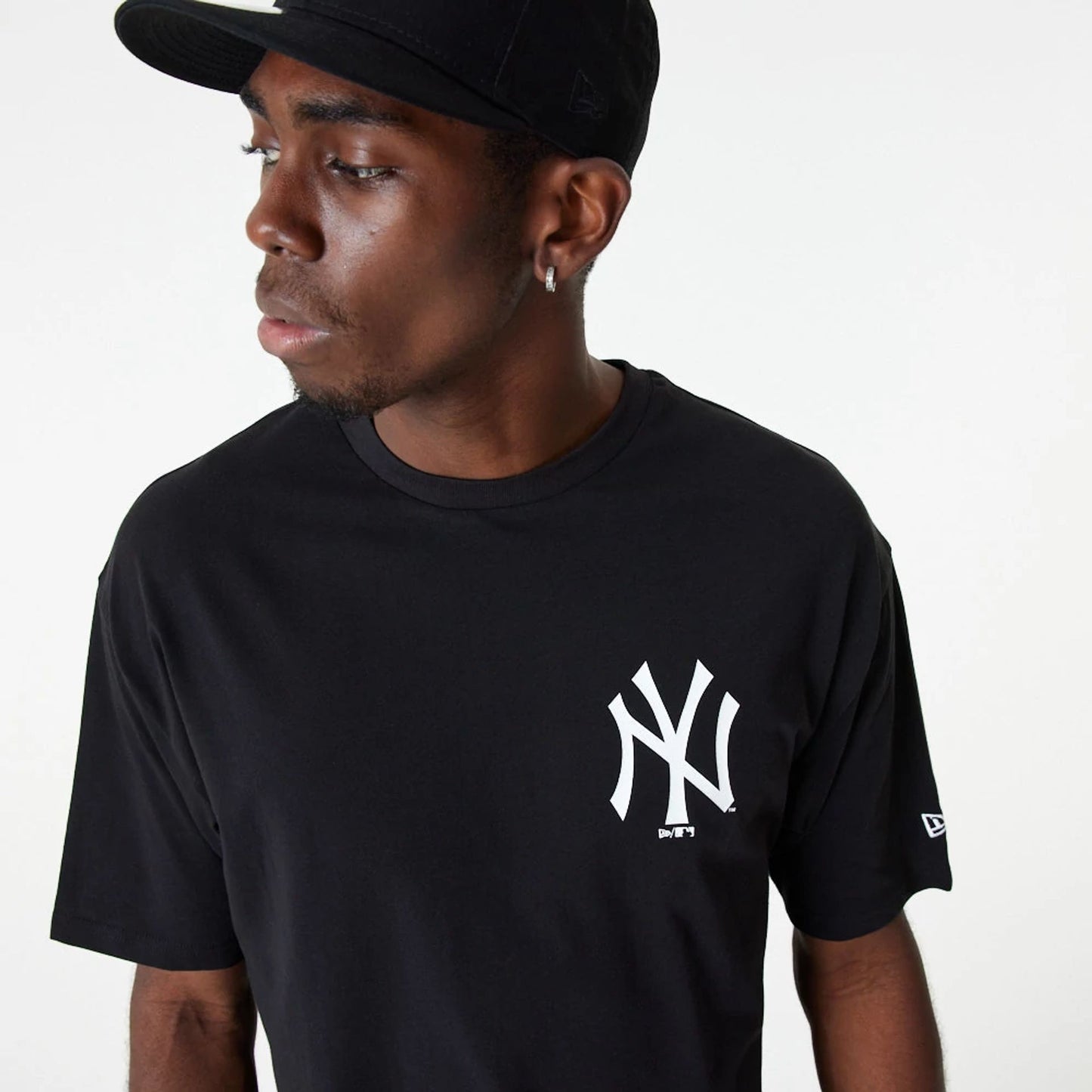 The Male model is wearing New York Yankees MLB Essential Black Oversized T-Shirt 2