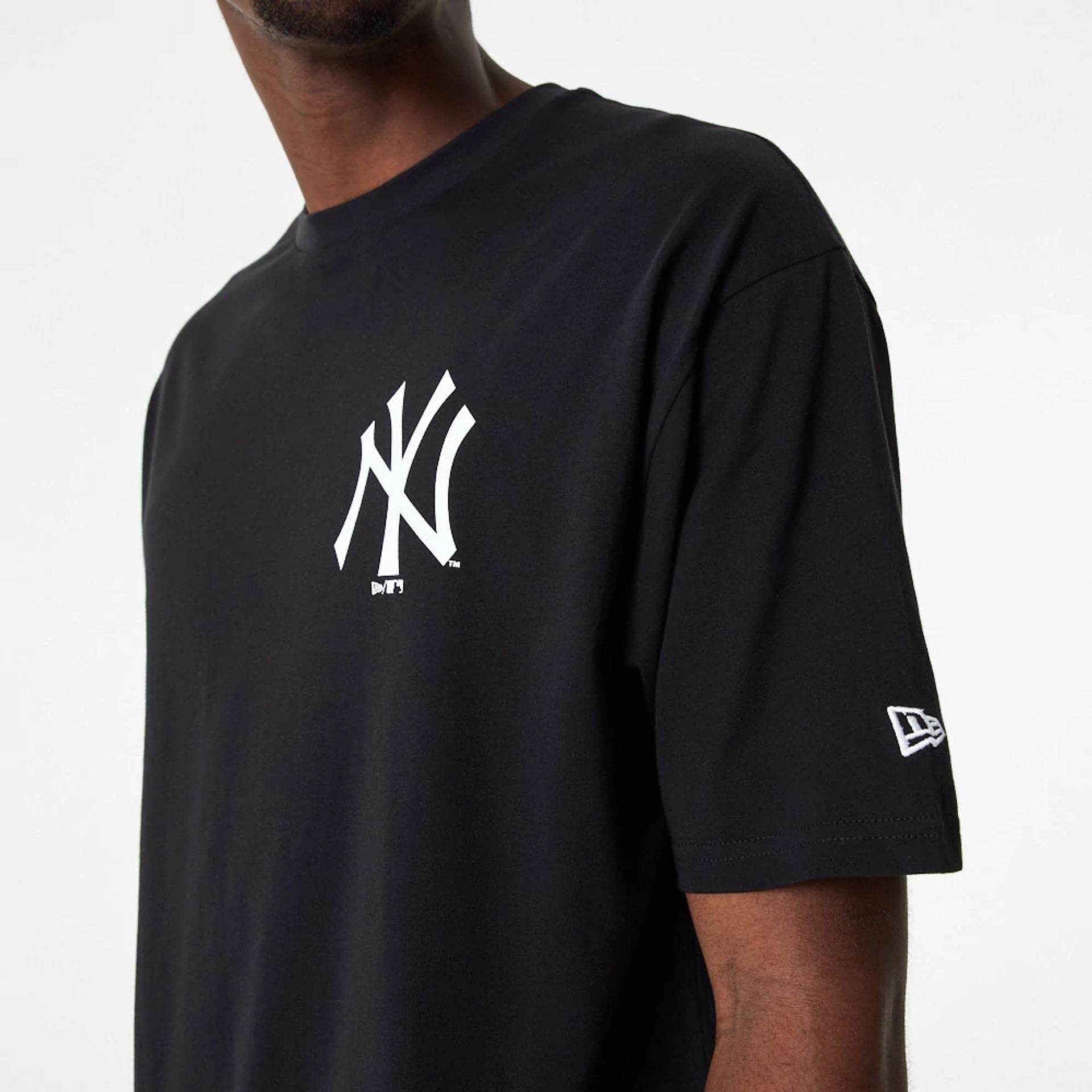 The Male model is wearing New York Yankees MLB Essential Black Oversized T-Shirt 3