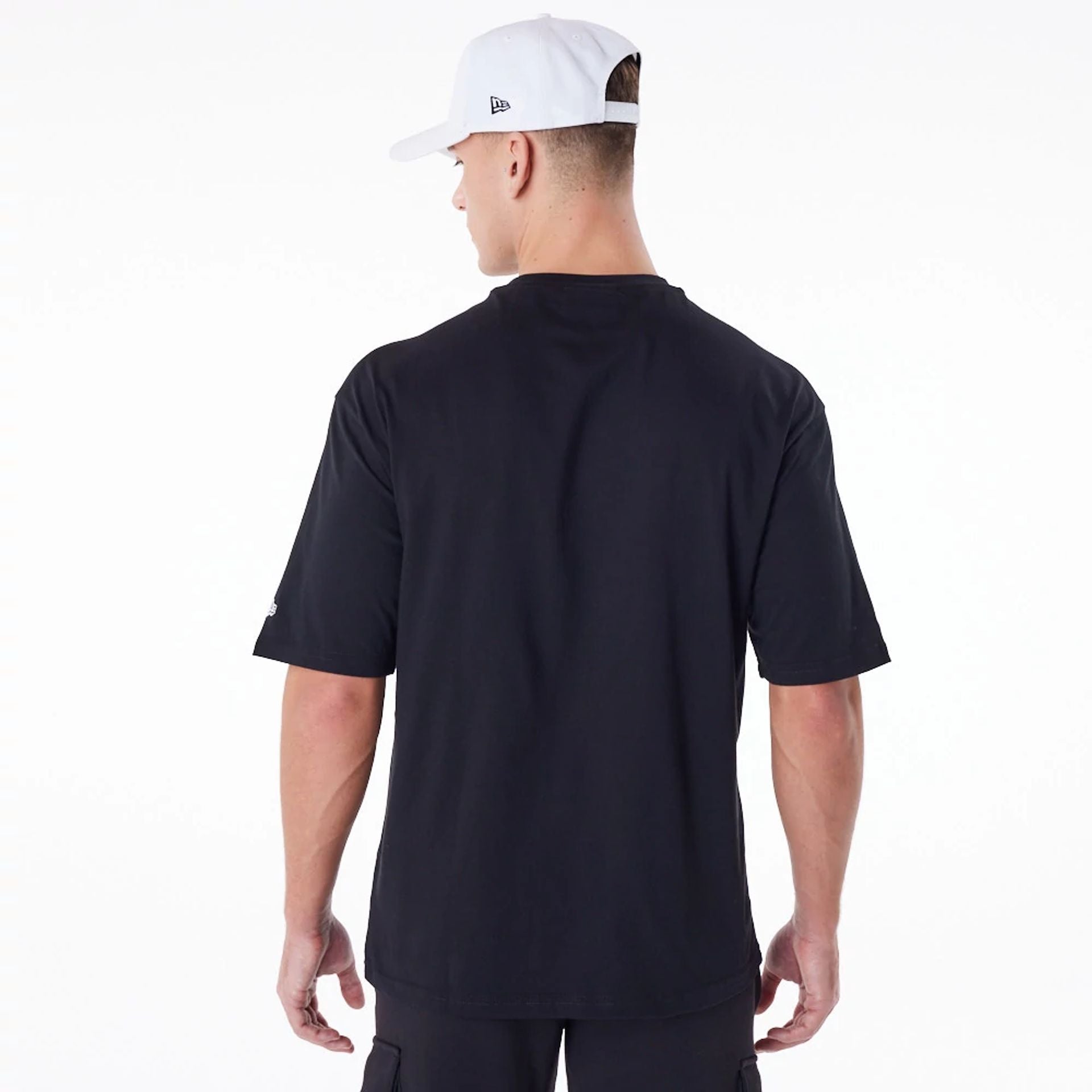 The Male model is wearing LA Dodgers MLB Essential Black Oversized T-Shirt 7