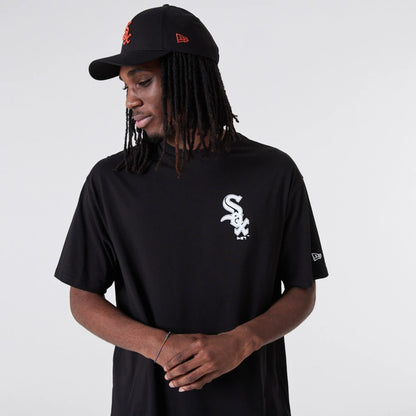 The Male model is wearing Chicago White Sox MLB Essential Black Oversized T-Shirt 6