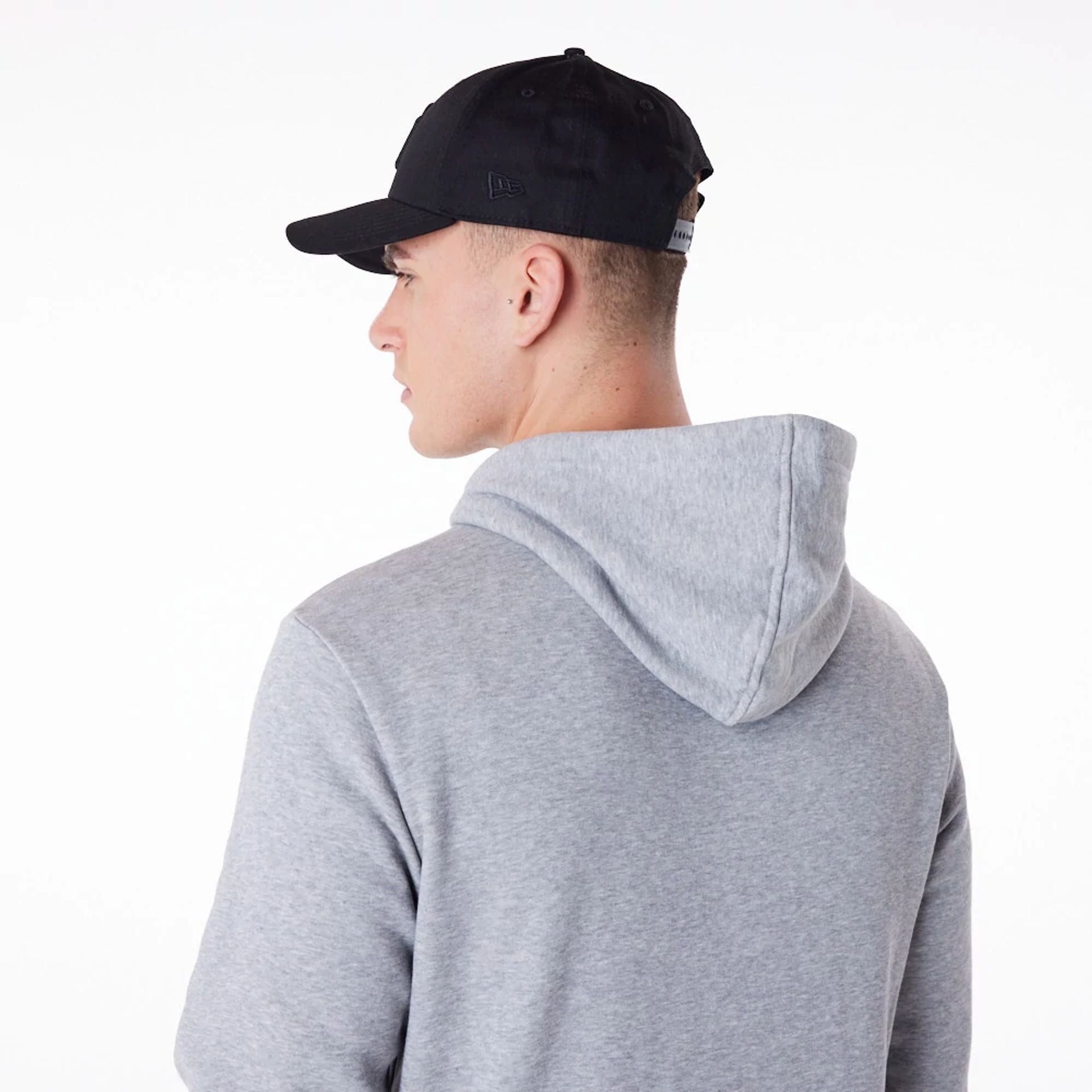 The Male model is wearing New York Yankees MLB Regular Grey Pullover Hoodie 7